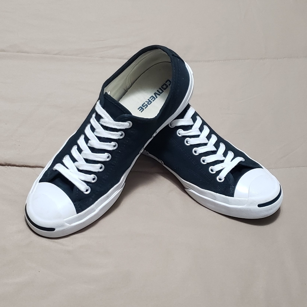 Converse men's sneakers, sporty style. Size 8, Black And White